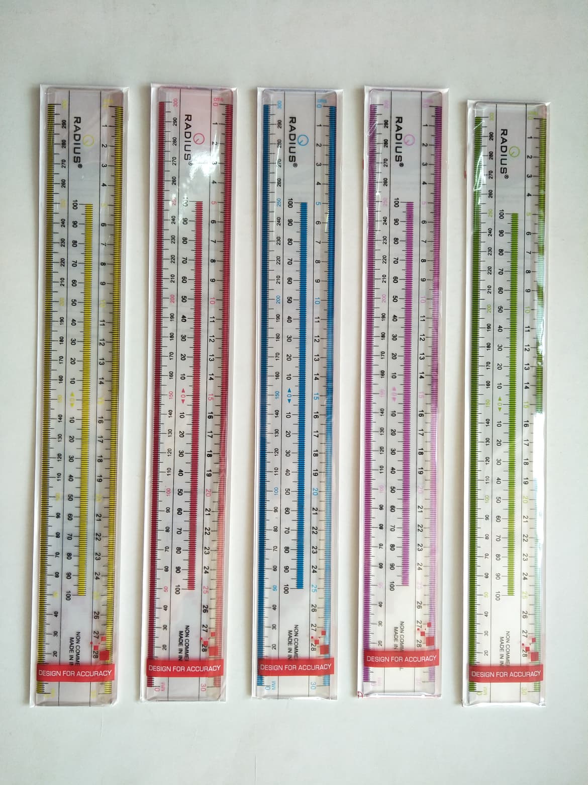 ไม้บรรทัดสี 30cm RADIUS SCALE30-S